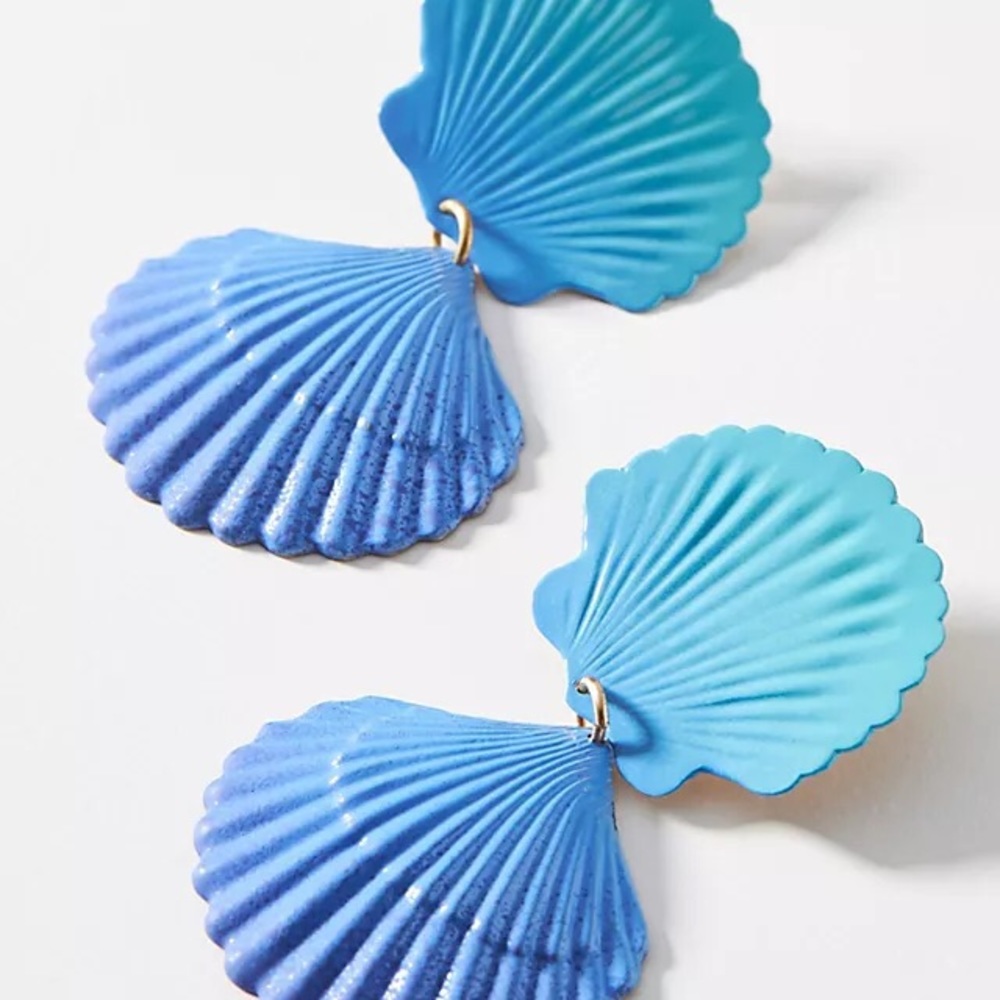 NWT We Dream in Colour Seashell Drop Statement Earrings